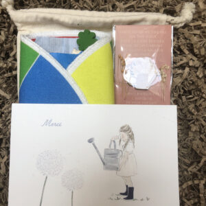 Cadeau Merci Maîtresse Montessori - pin’s Arrosoir + carte Personnalisée + cercle 6 couleurs