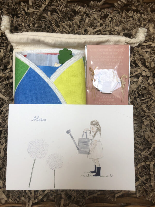 Cadeau Merci Maîtresse Montessori - pin’s Arrosoir + carte Personnalisée + cercle 6 couleurs