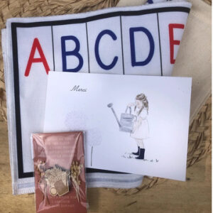 Cadeau Merci Maîtresse Montessori - pin’s Arrosoir + carte Personnalisée + frise alphabet
